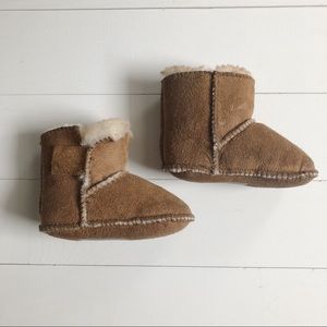Minnetonka Moccasins Sheepskin Booties 6-12 mos